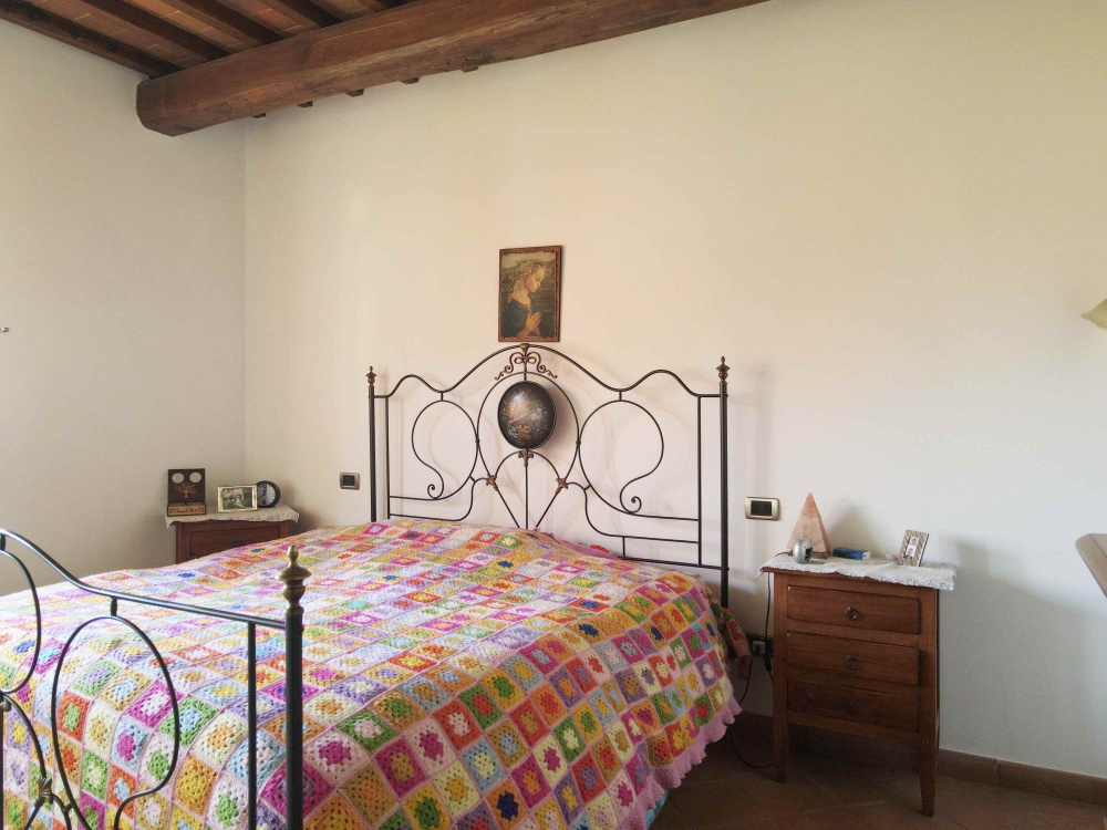 house with swimming pool san gimignano interior