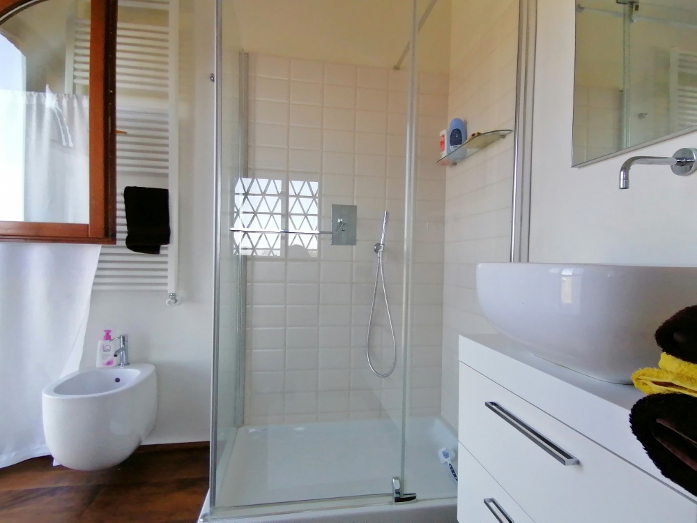 farmhouse castelfalfi bathroom