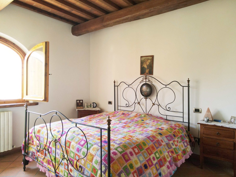 house with swimming pool san gimignano interior