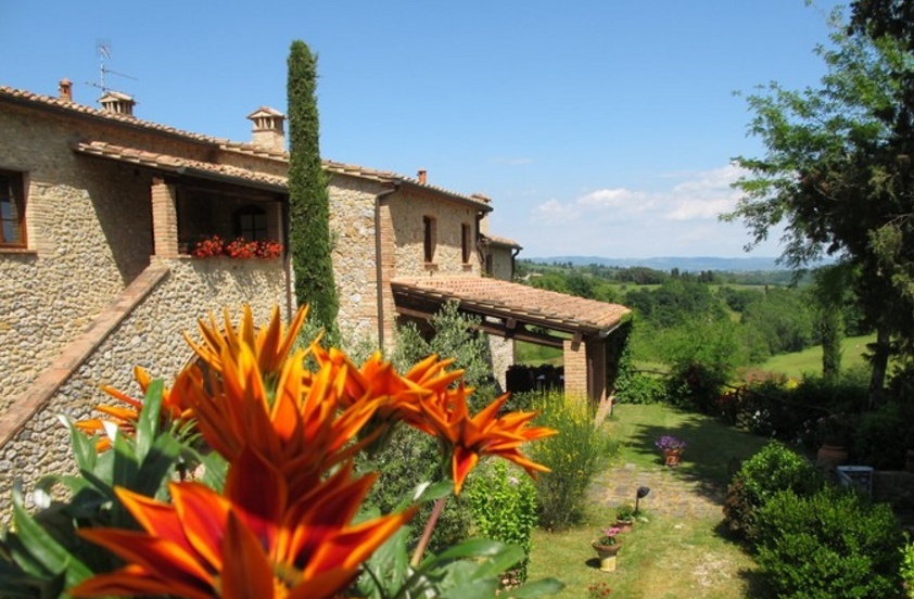 house for sale on the hills near siena